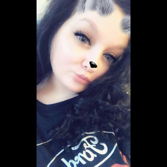 Meet your Posher, Alyssa - Picture 1 of 1